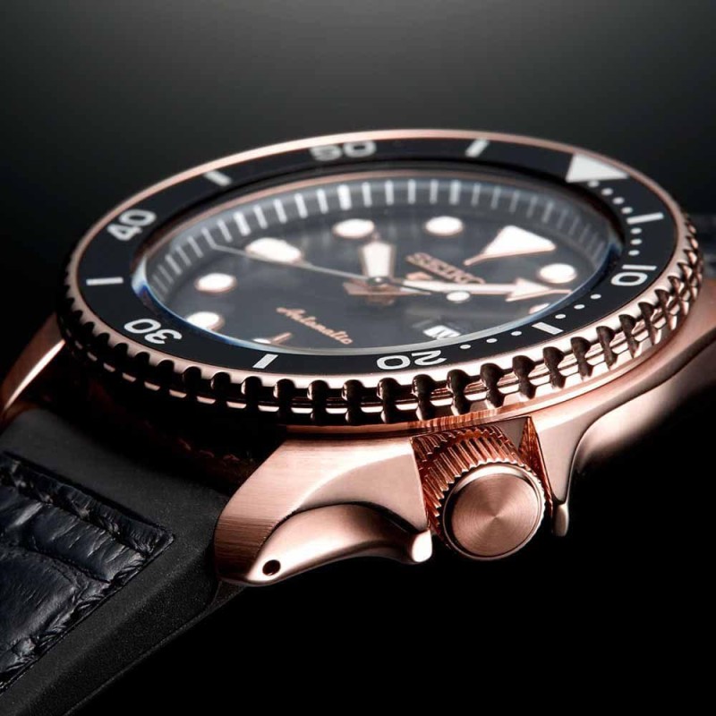Reloj SEIKO 5 Sport Negro/Dorado SRPD76K1